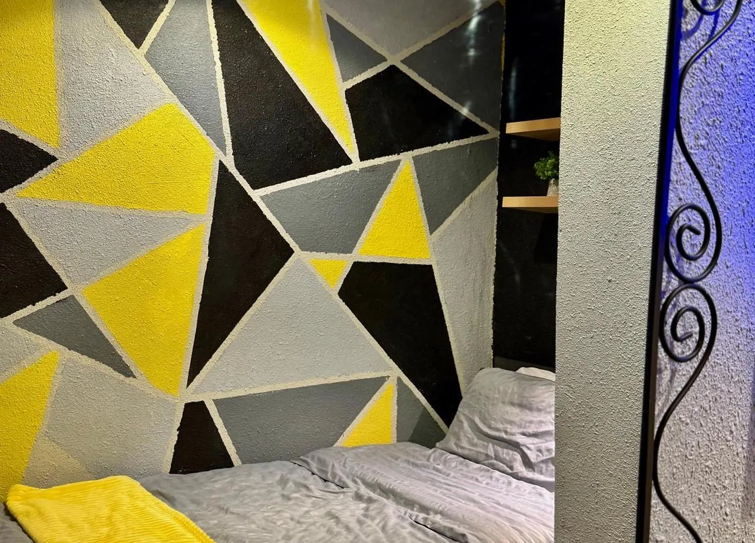 Solo Traveler - Self Check In Hotel Djedda Capsulehotel