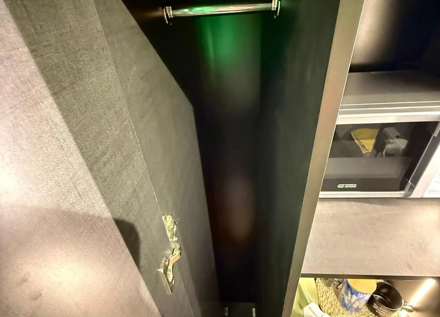 Solo Traveler - Self Check In Hotel Djedda Capsulehotel